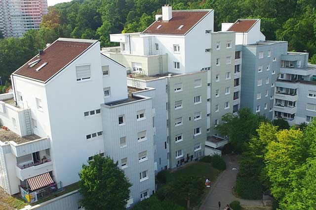 Fassadenreinigung in Sindelfingen für Gebäude von algenfiX