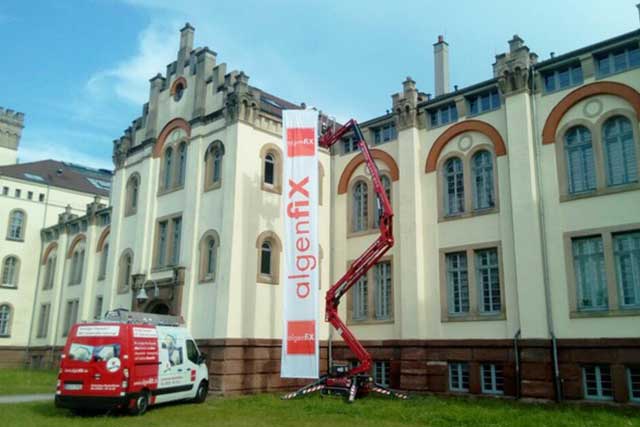 Gebäude Fassadenreinigung im Landkreis Tübingen und Ammerbuch vom Meisterbetrieb algenfiX