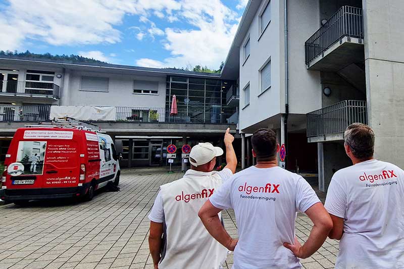 Team algenfiX für Fassadenreinigung in Altensteig und Umgebung anfragen