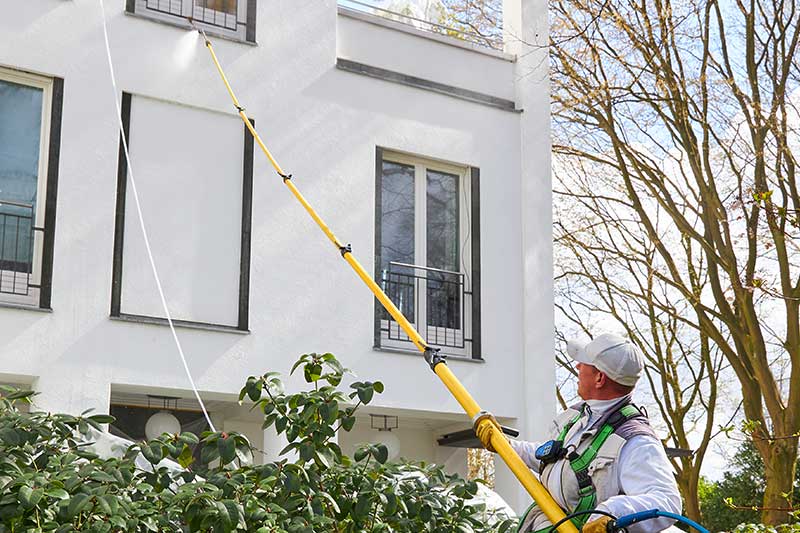 Top Fassadenreinigung ohne Gerüst in Karlsruhe von Meisterbetrieb algenfiX