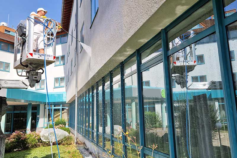 Fassadenreinigung Stuttgart Firma algenfiX für Gebäude und öffentliche Einrichtungen