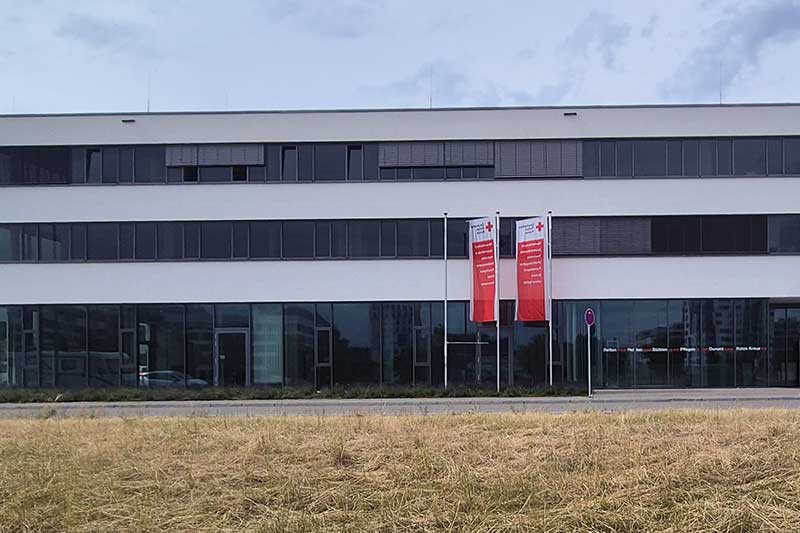 Gebäudefassade-nach-der-professionellen-Reinigung