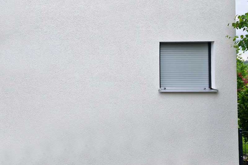 Saubere Hausfassade Einfamilienhaus nach algenfiX Fassadenwäsche