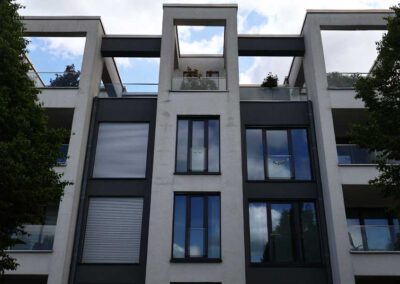 Veralgte Hausfassade in Landau in der Pfalz vor der Reinigung