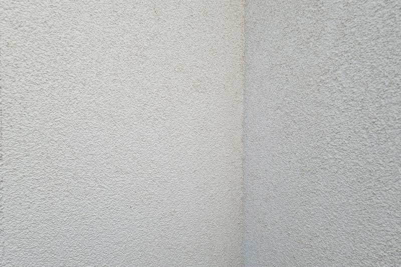 Gereinigte Hausfassade an einem Einfamilienhaus nach der algenfiX Fassadenreinigung