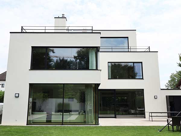 Hausfassade reinigen lassen mit der professionellen algenfiX Fassadenreinigung