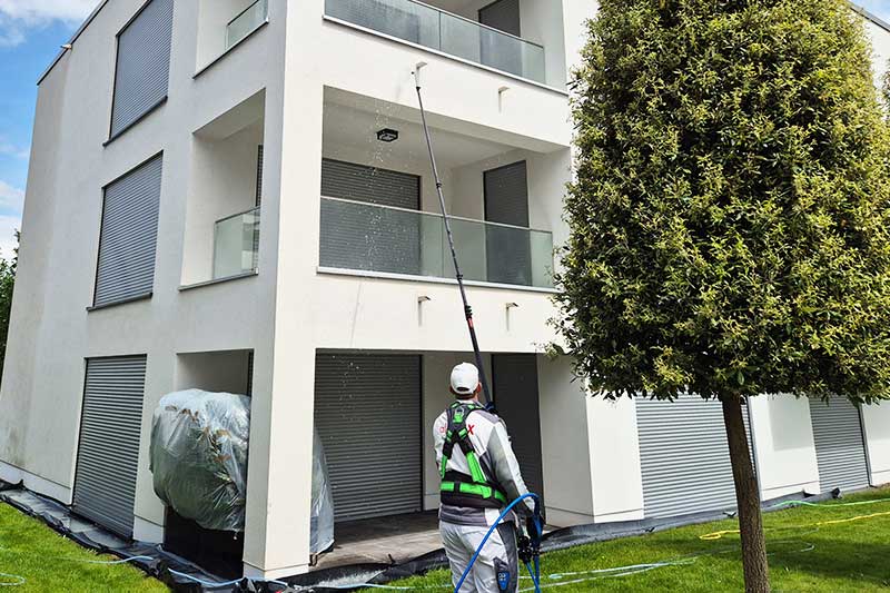Professionelle Fassadenreinigung in Nürtingen von Firma algenfiX