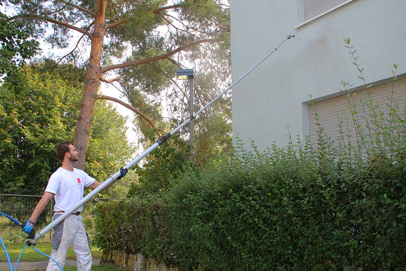 Professionelle Fassadenreinigung ohne Gerüst in Straubenhardt Professionelle Fassadenreinigung ohne Gerüst in Straubenhardt