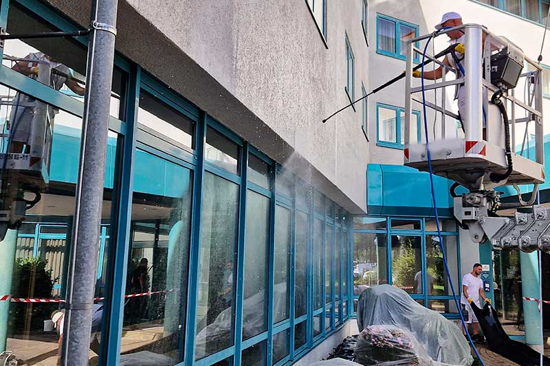 Fassadenreinigung in Gärtringen von Firma algenfiX