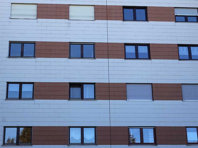 MFH-Fassade-nach-der-Reinigung-von-Firma-algenfiX
