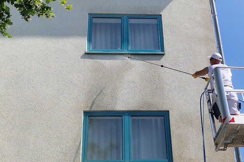 Professionelle Fassadenreinigung in 75392 Deckenpfronn und Umgebung von Firma algenfiX