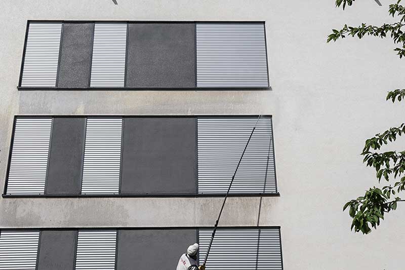 Fassadenreinigung Gomaringen von Firma algenfiX