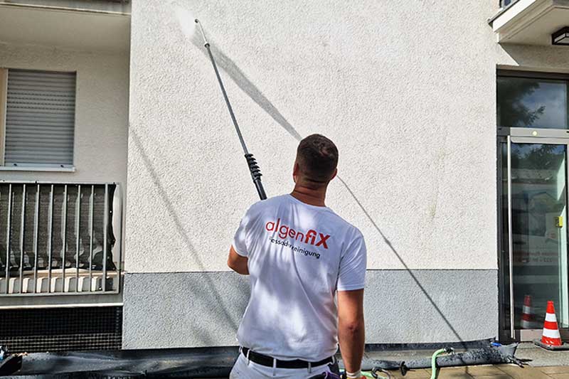 Fassadenreinigung-Neustetten-von-Firma-algenfiX