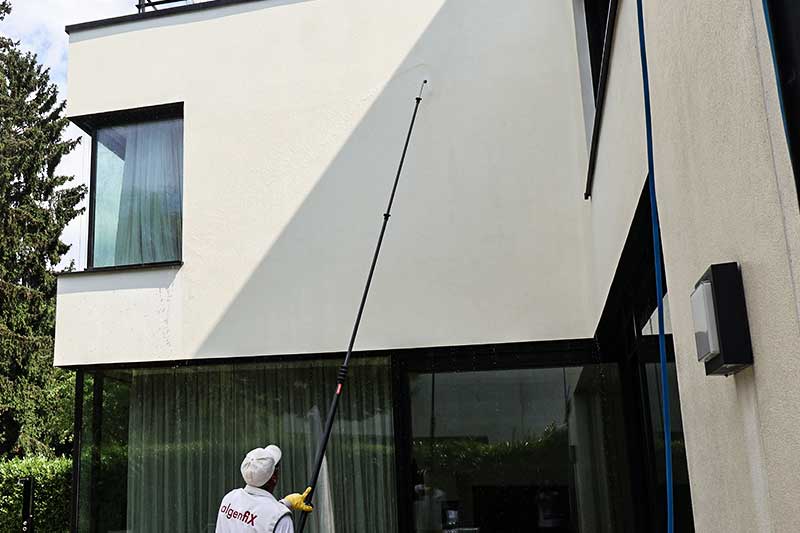 Fassadenreinigung in 72138 Kirchentellinsfurt von Firma algenfiX Fassadenreinigung