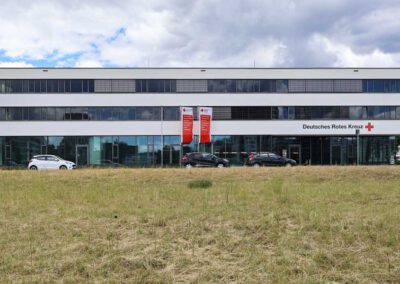 Fassadenreinigung Ergebnis von Firma algenfiX auf der Hauptseite