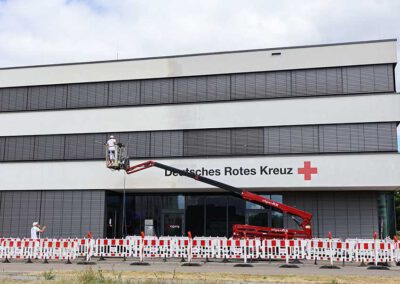 Professionelle Fassadenreinigung ohne Gerüst mit Hebebühne