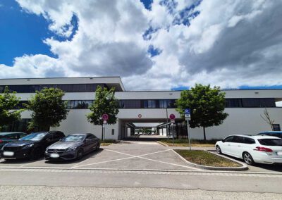 Sauber gereinigte Fassade von Firma algenfiX