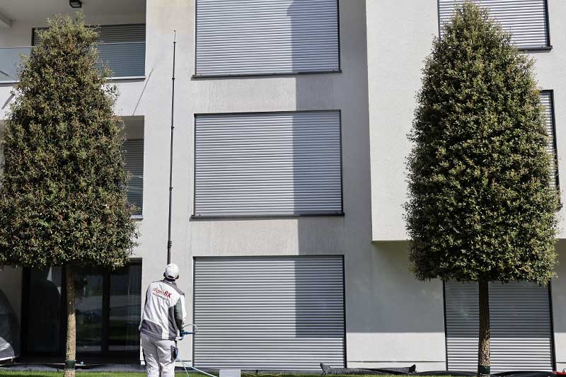 Professionelle Fassadenreinigung in Marbach am Neckar vom Fachbetrieb algenfiX