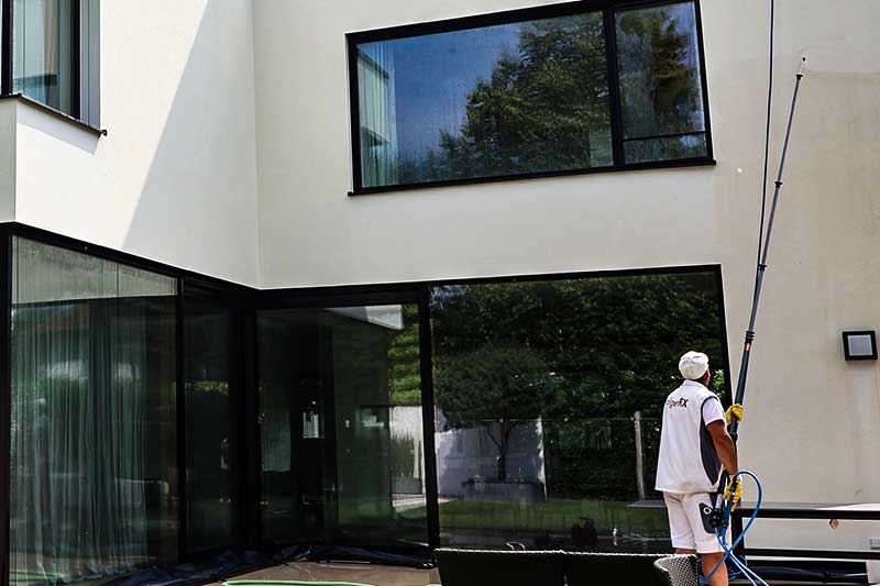 Professionelle Fassadenreinigung in Möglingen vom regionalen Anbieter algenfiX
