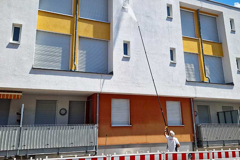 Professionelle Fassadenreinigung in Sachsenheim von Firma algenfiX