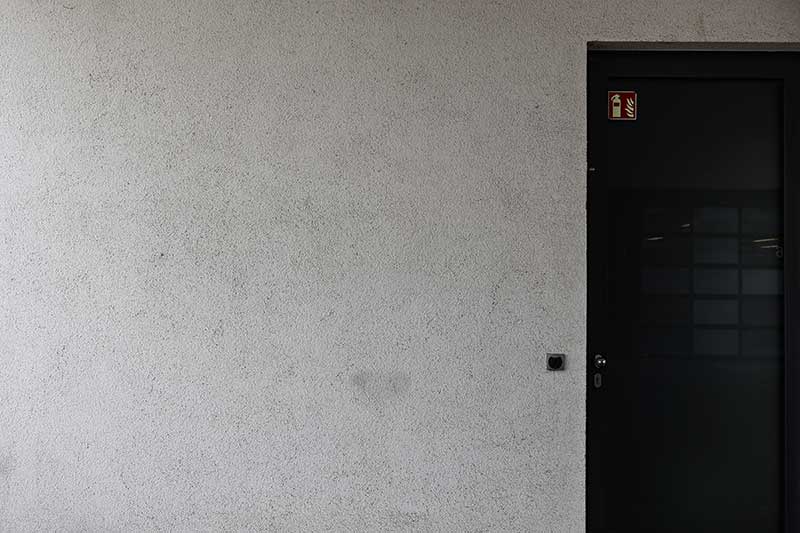 Putzfassade-vor-der-algenfiX-Fassadenreinigung
