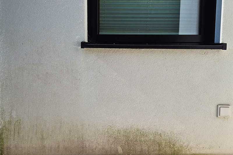 Veralgte-Einfamilienhausfassade