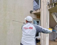 Auftragung des Reinigungsmittels auf die Hotelfassade in Walldorf