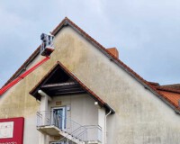 Fassadenvorbehandlung mit algenfiX-Reinigungsmittel