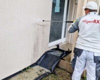 Schonende Fassadenreinigung mit fachgerechter Schmutzwasser-Auffangung