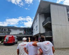 AlgenfiX Teambesprechung für Fassadenreinigungsarbeiten in Zell im Wiesental