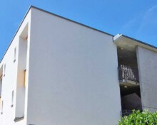 Professionelle Fassadenreinigung am Seniorenzentrum Zell im Wiesental von algenfiX