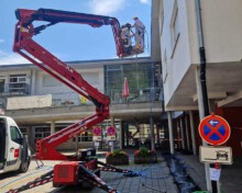 Vorarbeiten und Reinigungsarbeiten von algenfiX am Seniorenzentrum Zell