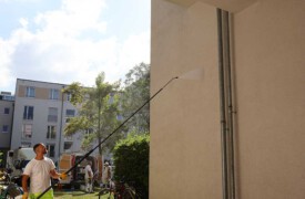 AlgenfiX Fassadenreinigung in München 2024 mit Teleskop-Lanze statt Gerüst