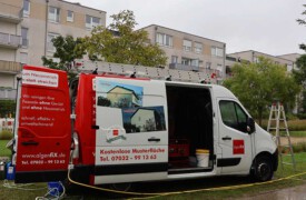 AlgenfiX Projekt zur Fassadenreinigung in München während Starkregen