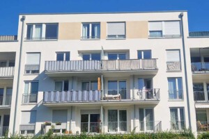 Professionell gereinigte WEG Hausfassade in München danach
