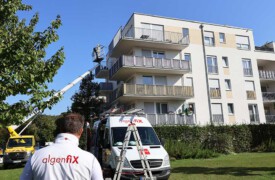 Professionelle Fassadenreinigung ohne Gerüst von Firma algenfiX in München