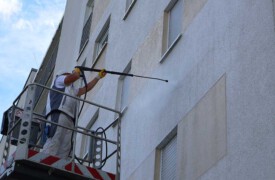Sanfte Fassadenwäsche ohne Gerüst von Firma algenfiX